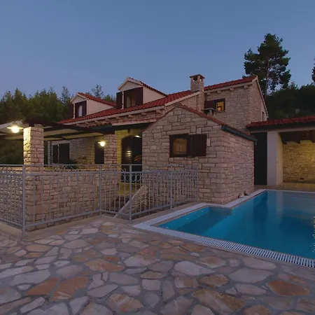 Holiday home Gorgeous In With Sauna Prigradica