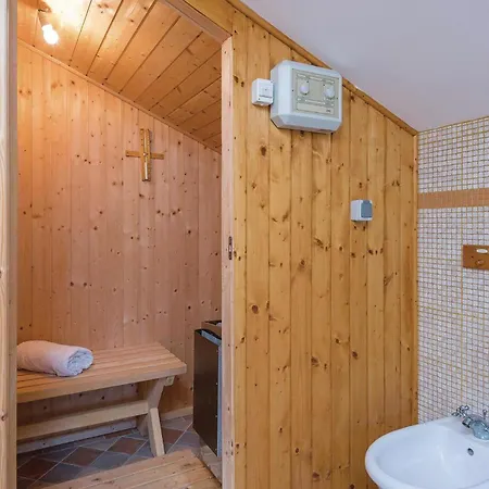 Gorgeous In With Sauna Dom wakacyjny Prigradica